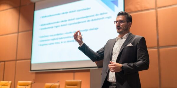 DIPLOMADO SUPERIOR EN ORATORIA EMPRENDEDORES
